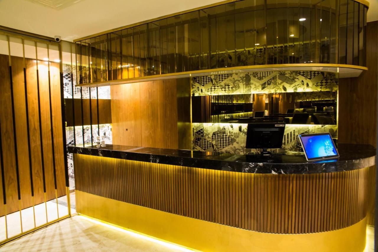 Pyramisa Suites Hotel Cairo Giza Exterior photo Reception desk