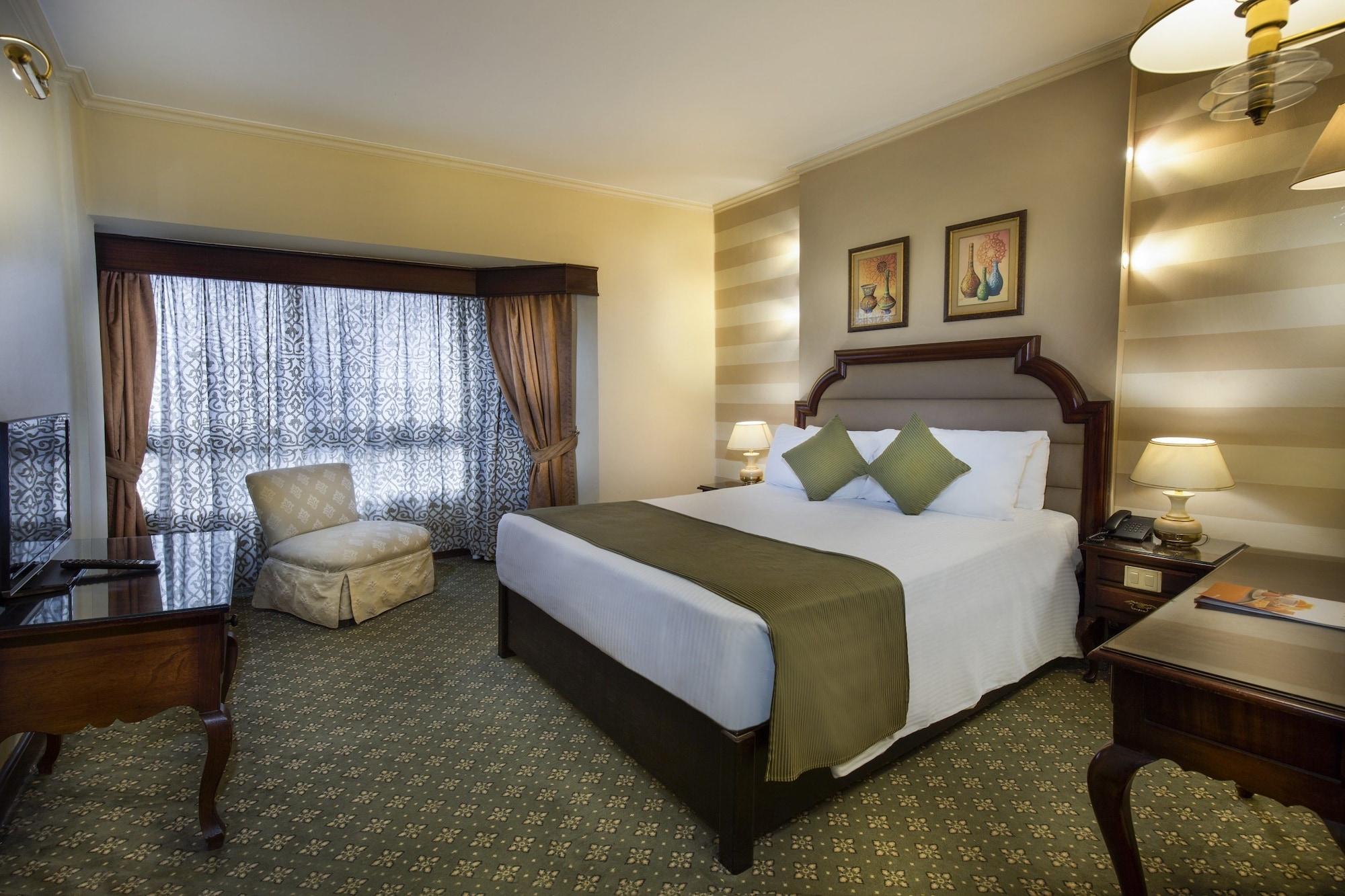 Pyramisa Suites Hotel Cairo Giza Exterior photo