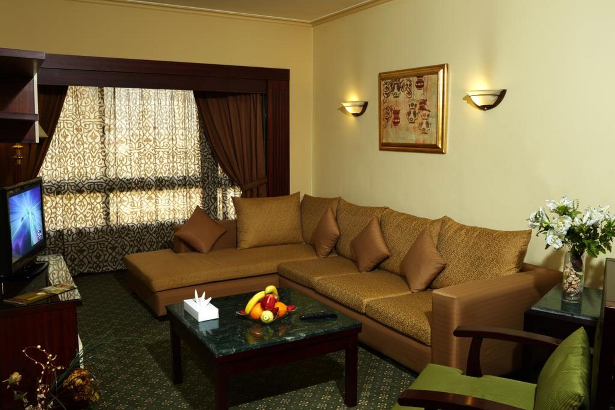 Pyramisa Suites Hotel Cairo Giza Exterior photo A living room in a hotel