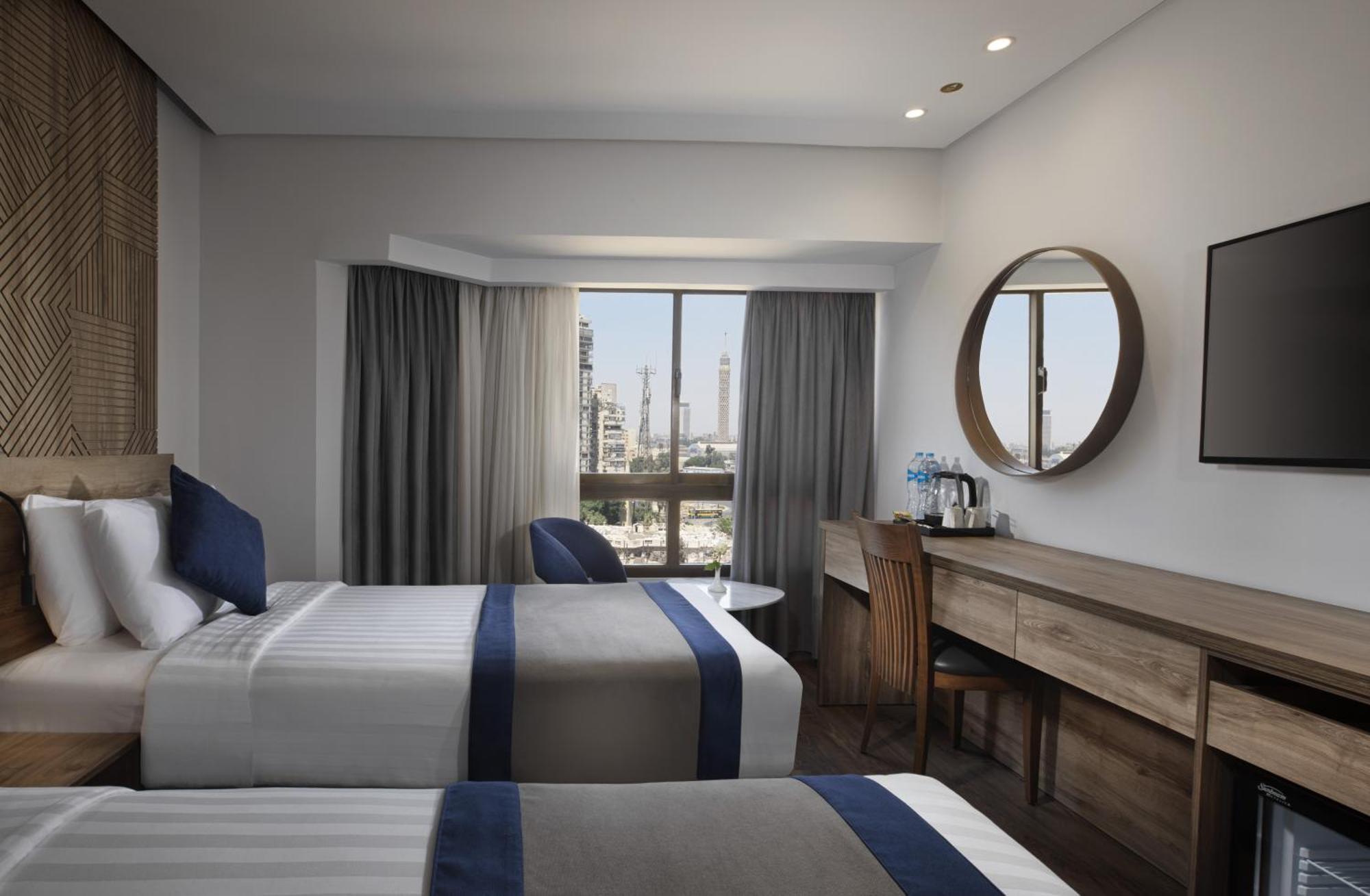 Pyramisa Suites Hotel Cairo Giza Exterior photo A room at the hotel