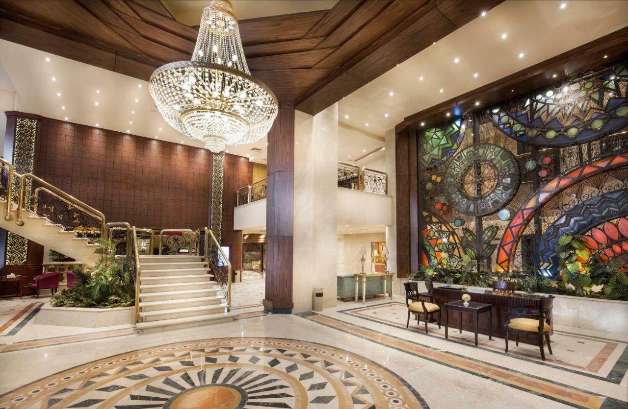 Pyramisa Suites Hotel Cairo Giza Exterior photo The lobby of the hotel