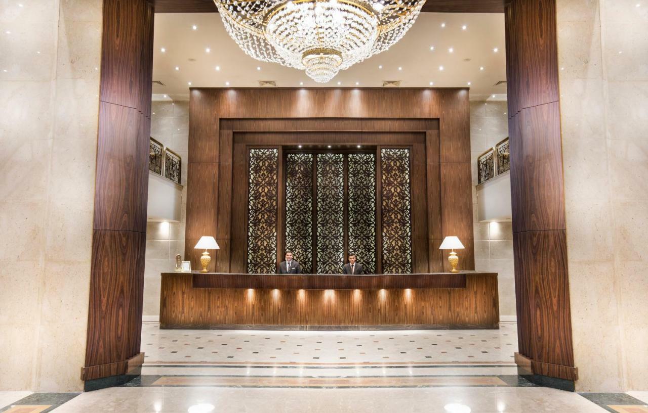 Pyramisa Suites Hotel Cairo Giza Exterior photo Reception desk